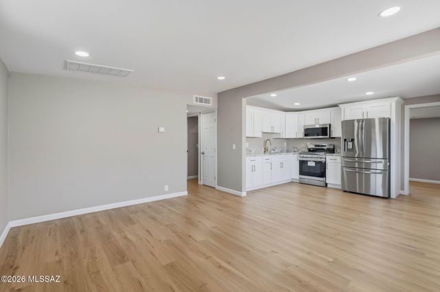 10 E Corona Road, Tucson, AZ 85756