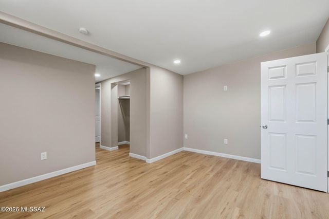 10 E Corona Road, Tucson, AZ 85756