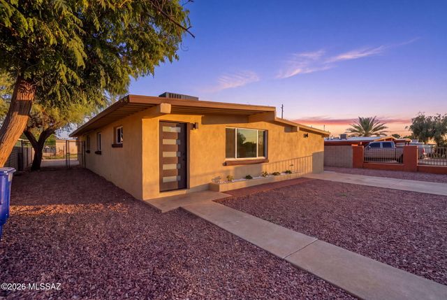 10 E Corona Road, Tucson, AZ 85756