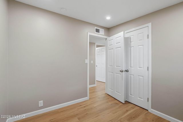 10 E Corona Road, Tucson, AZ 85756