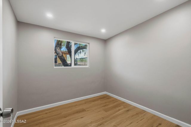 10 E Corona Road, Tucson, AZ 85756