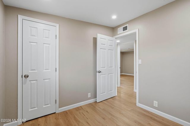 10 E Corona Road, Tucson, AZ 85756