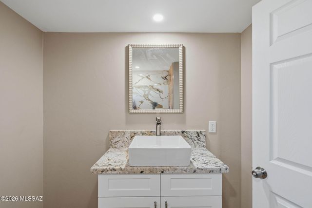 10 E Corona Road, Tucson, AZ 85756