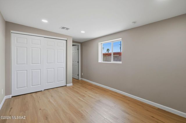 10 E Corona Road, Tucson, AZ 85756