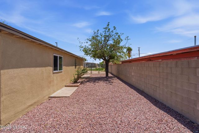 10 E Corona Road, Tucson, AZ 85756