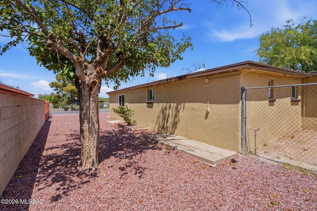 10 E Corona Road, Tucson, AZ 85756