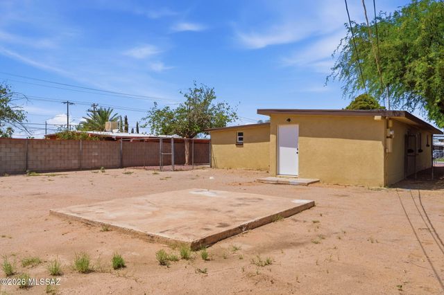 10 E Corona Road, Tucson, AZ 85756