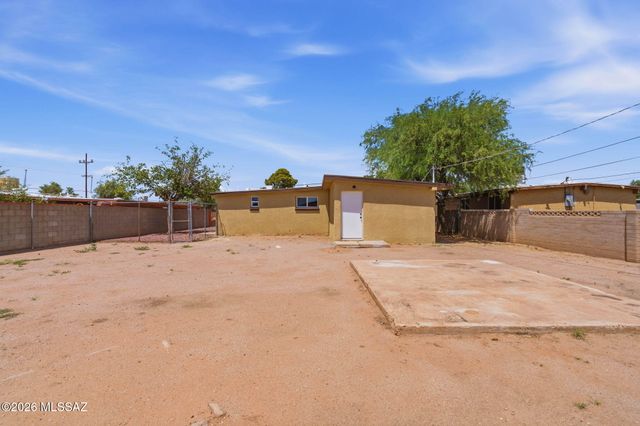 10 E Corona Road, Tucson, AZ 85756
