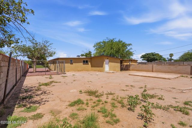 10 E Corona Road, Tucson, AZ 85756