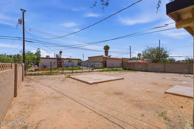 10 E Corona Road, Tucson, AZ 85756