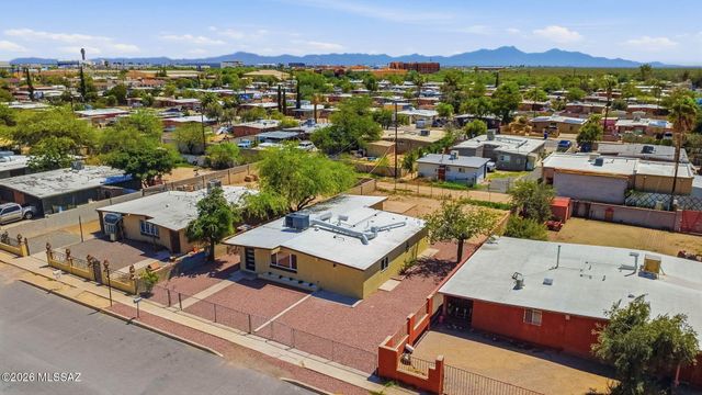 10 E Corona Road, Tucson, AZ 85756