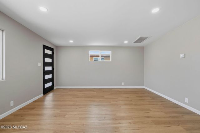 10 E Corona Road, Tucson, AZ 85756