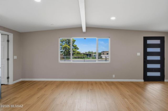 10 E Corona Road, Tucson, AZ 85756
