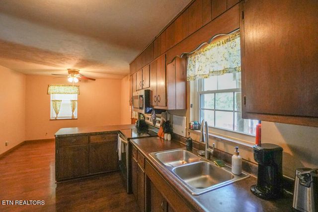 2001 Highland Rd, Maryville, TN 37801