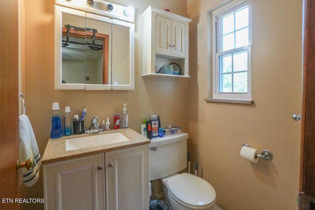 2001 Highland Rd, Maryville, TN 37801