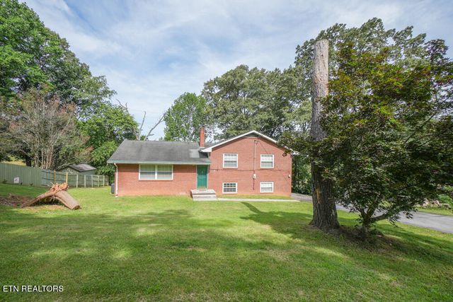 2001 Highland Rd, Maryville, TN 37801