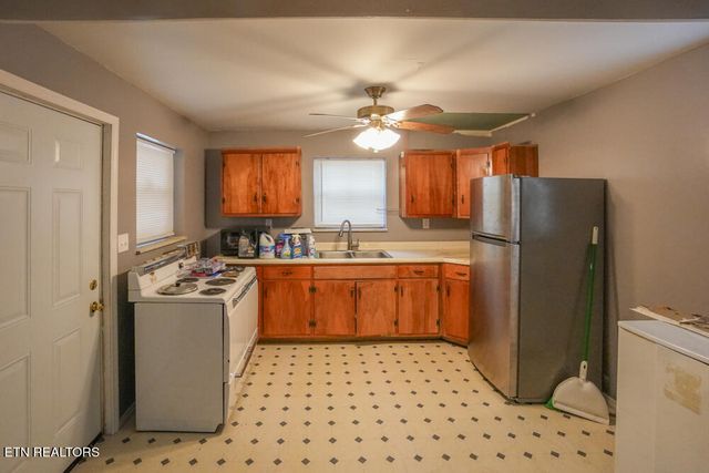 2001 Highland Rd, Maryville, TN 37801