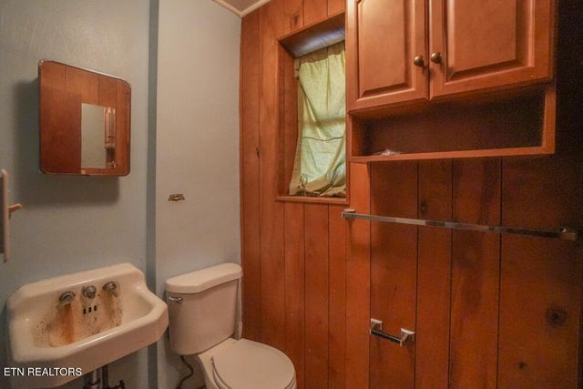 2001 Highland Rd, Maryville, TN 37801