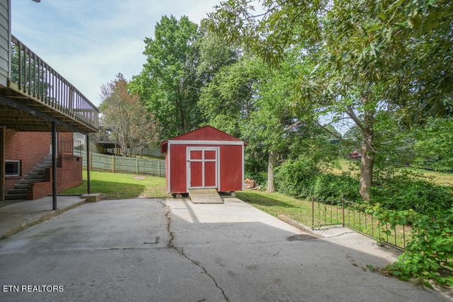 2001 Highland Rd, Maryville, TN 37801