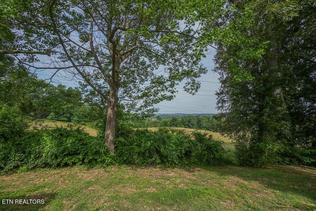 2001 Highland Rd, Maryville, TN 37801
