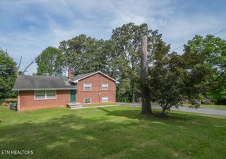 2001 Highland Rd, Maryville, TN 37801