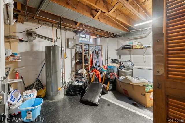 17090 Collinson Avenue, Eastpointe, MI 48021