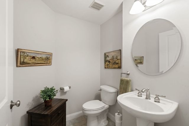 37 Rockville Mdws 37, Millis, MA 02054