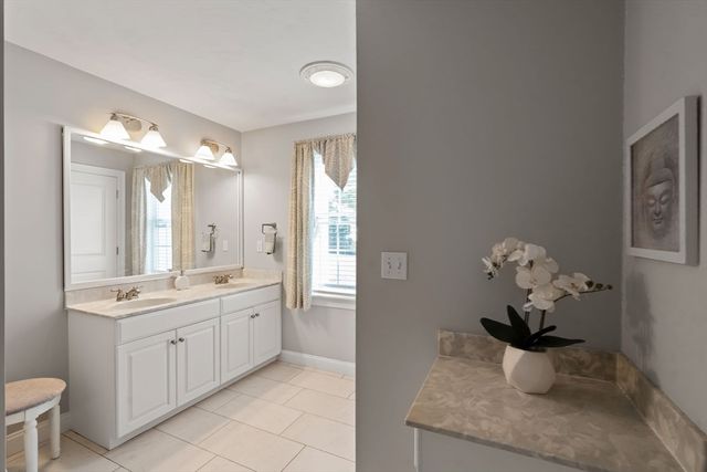 37 Rockville Mdws 37, Millis, MA 02054