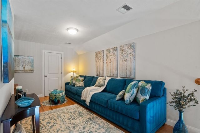37 Rockville Mdws 37, Millis, MA 02054