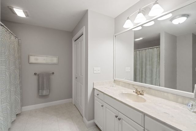 37 Rockville Mdws 37, Millis, MA 02054
