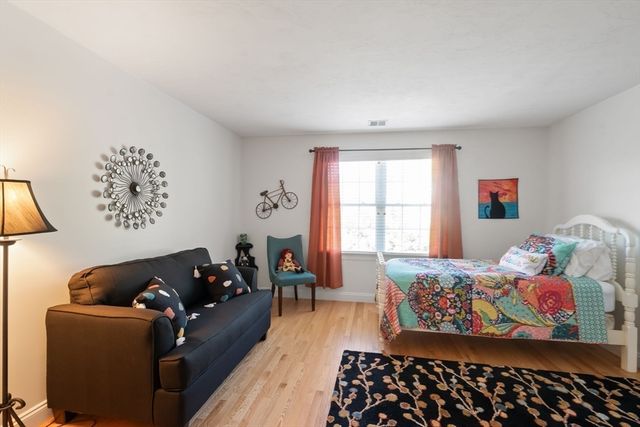 37 Rockville Mdws 37, Millis, MA 02054