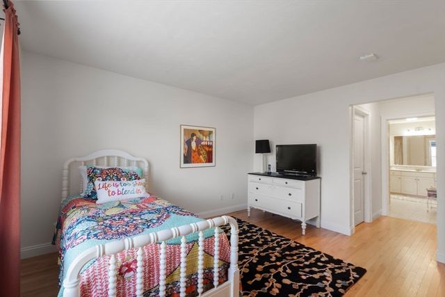 37 Rockville Mdws 37, Millis, MA 02054