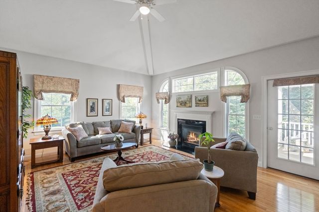 37 Rockville Mdws 37, Millis, MA 02054