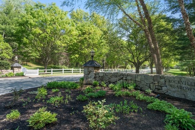 37 Rockville Mdws 37, Millis, MA 02054
