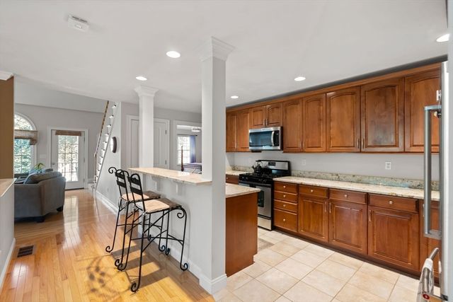 37 Rockville Mdws 37, Millis, MA 02054