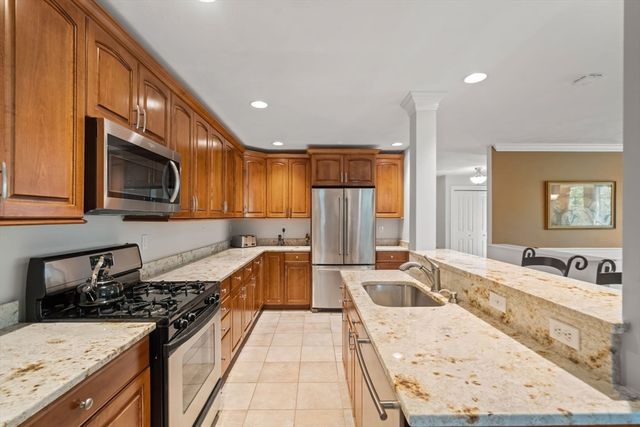 37 Rockville Mdws 37, Millis, MA 02054