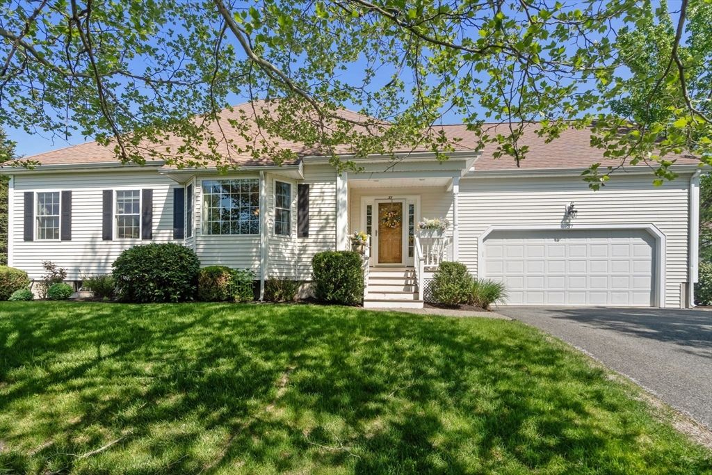 37 Rockville Mdws 37, Millis, MA 02054