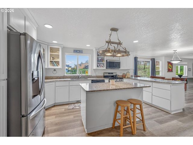 1645 3rd St, Columbia City, OR 97018