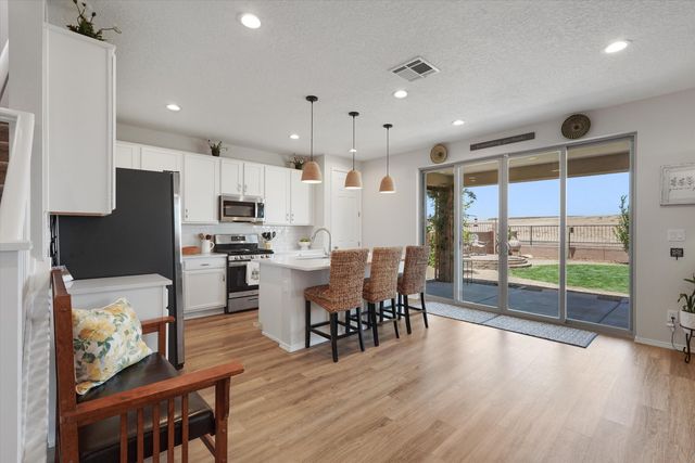 1412 Valle De Colores Street NW, Los Lunas, NM 87031