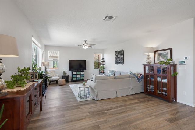 1412 Valle De Colores Street NW, Los Lunas, NM 87031