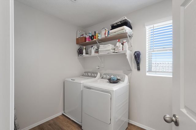 1412 Valle De Colores Street NW, Los Lunas, NM 87031