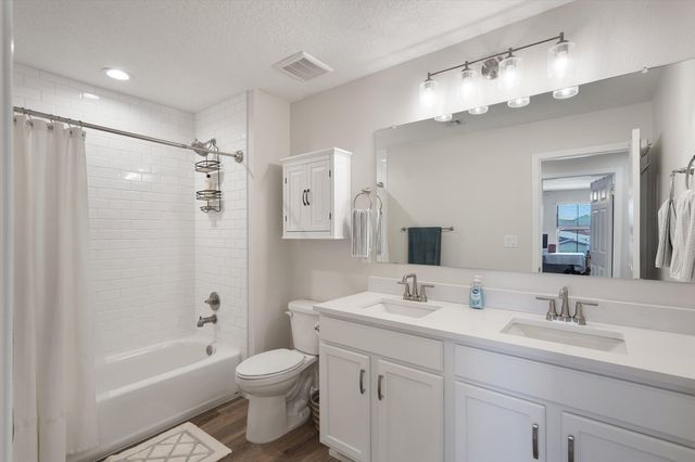 1412 Valle De Colores Street NW, Los Lunas, NM 87031