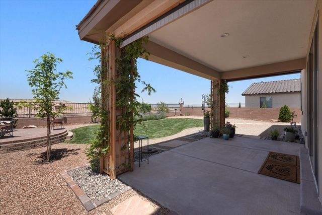 1412 Valle De Colores Street NW, Los Lunas, NM 87031