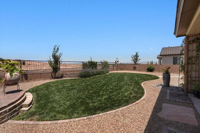 1412 Valle De Colores Street NW, Los Lunas, NM 87031