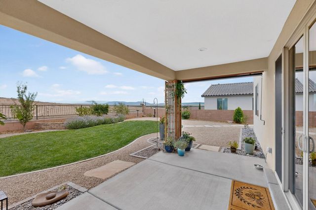 1412 Valle De Colores Street NW, Los Lunas, NM 87031