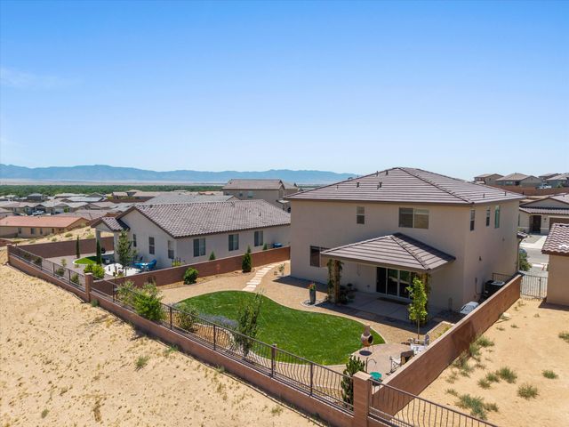 1412 Valle De Colores Street NW, Los Lunas, NM 87031
