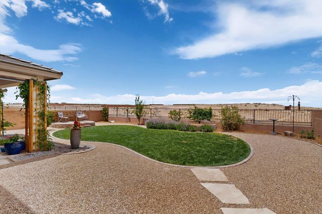 1412 Valle De Colores Street NW, Los Lunas, NM 87031