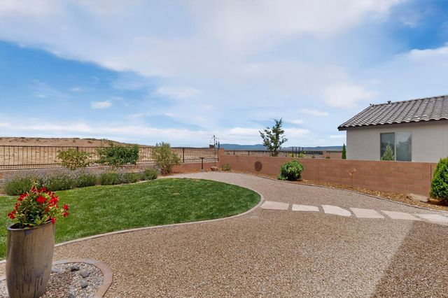 1412 Valle De Colores Street NW, Los Lunas, NM 87031