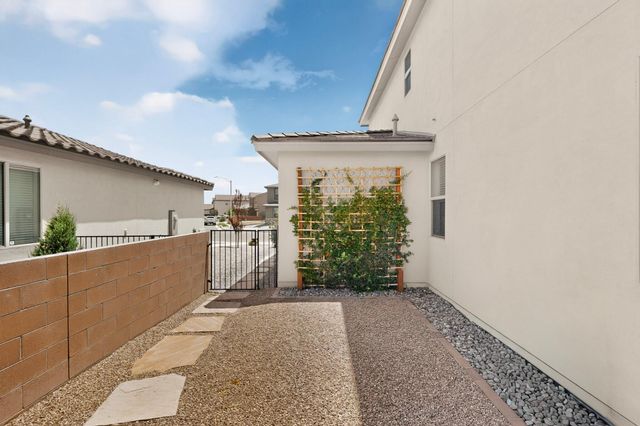 1412 Valle De Colores Street NW, Los Lunas, NM 87031