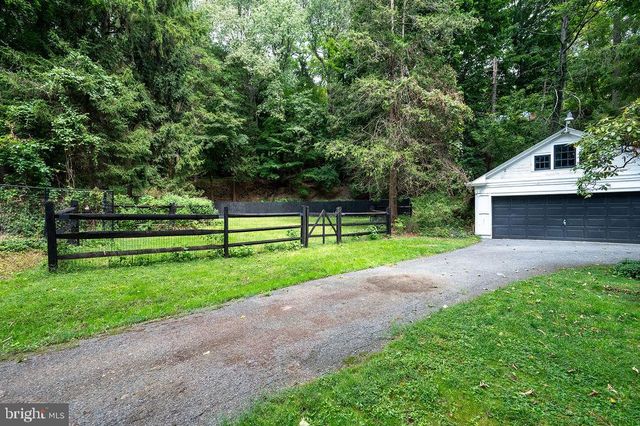 1501 HILL RD, Reading, PA 19602